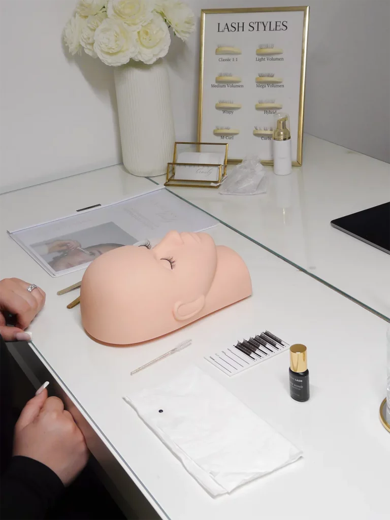 Lerninhalte der Wimpernschulung